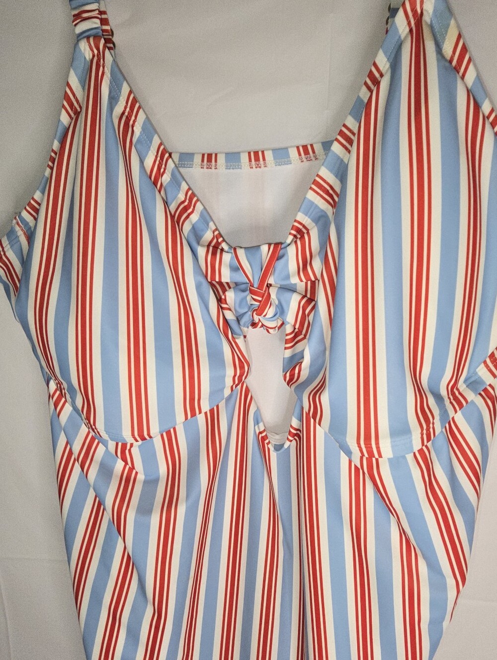Time and Tru Women's Plus Sized Swimsuit Bathing Suit White Striped 3X (24W-26W)